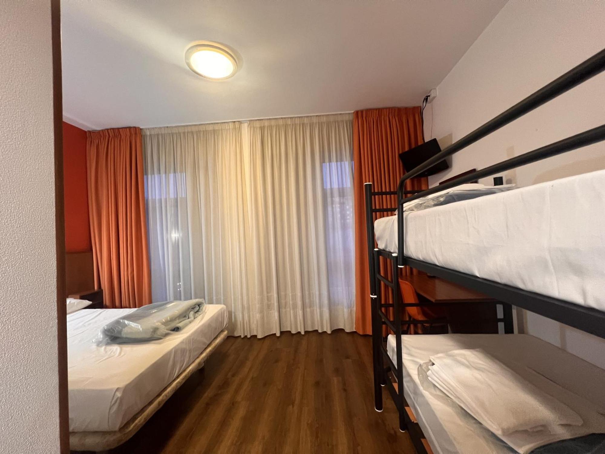 Loop Inn Hostel Сантьяго-де-Компостела Экстерьер фото