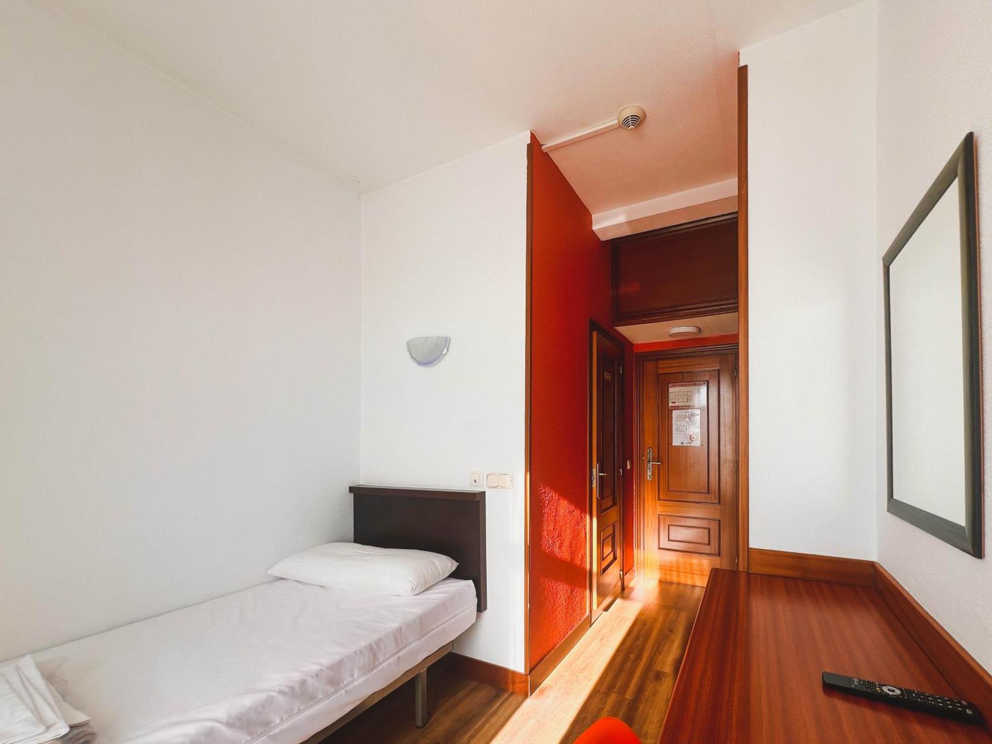 Loop Inn Hostel Сантьяго-де-Компостела Экстерьер фото